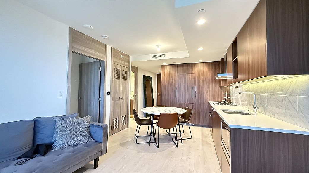 816 1768 COOK STREET, Vancouver BC V5Y 0N3