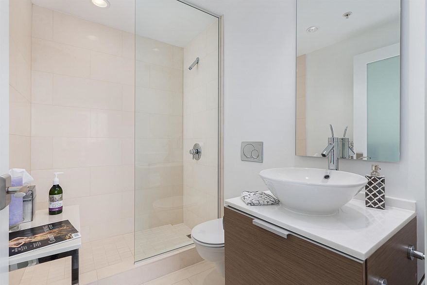 4005 1111 Alberni Street