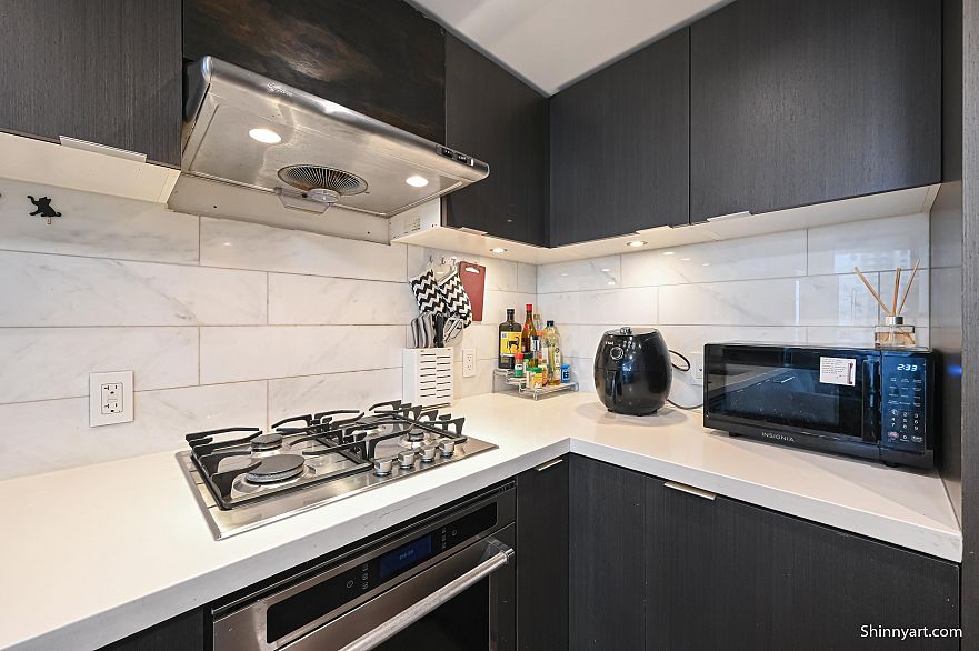 1409 8189 Cambie Street