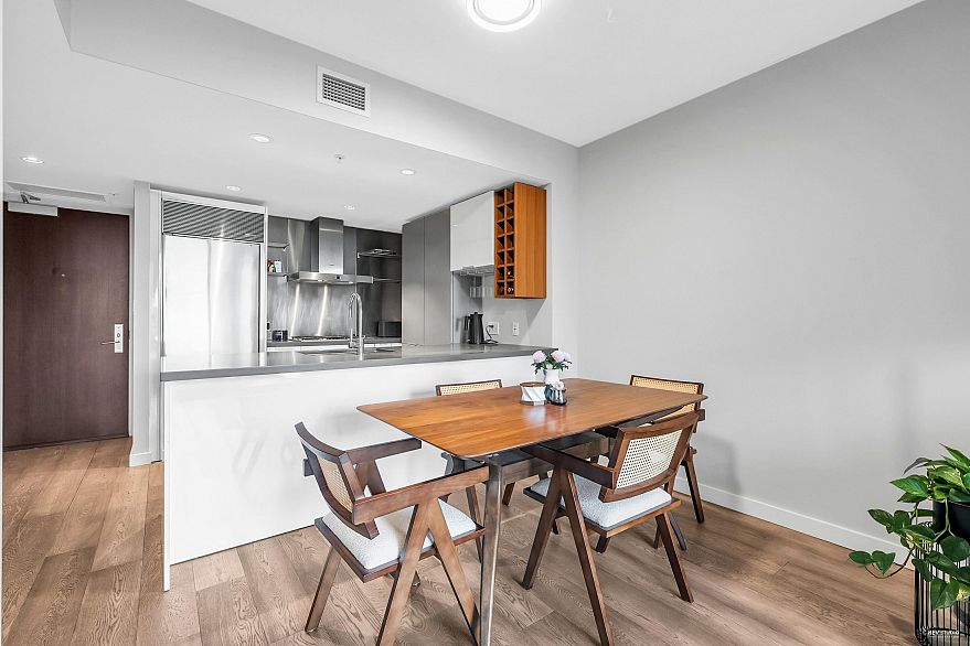 1907 788 Richards Street