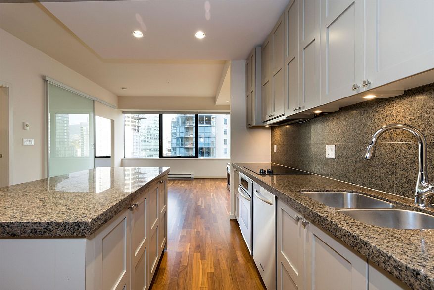 615 1333 W Georgia Street