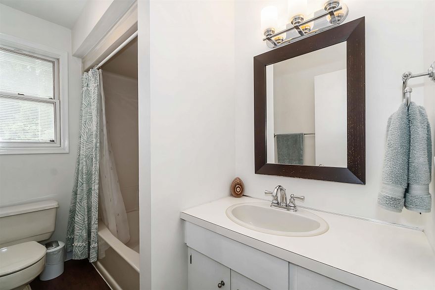 1120 Devonshire Crescent