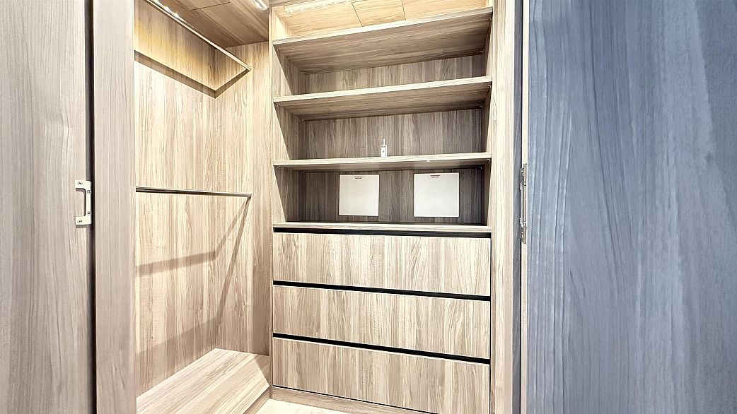 816 1768 COOK STREET, Vancouver BC V5Y 0N3