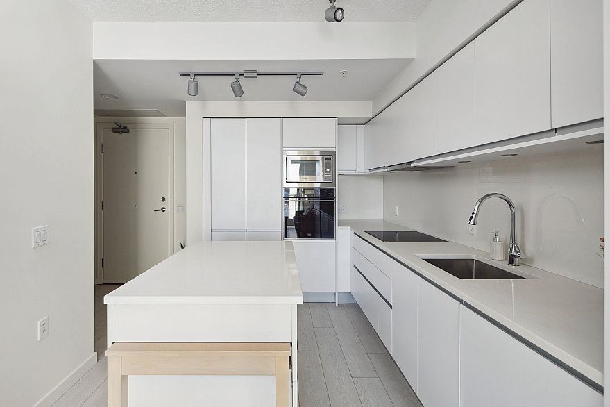 611 180 E 2nd Avenue