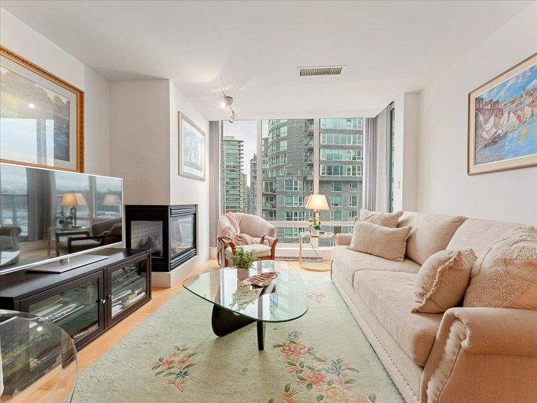 1008 590 Nicola Street