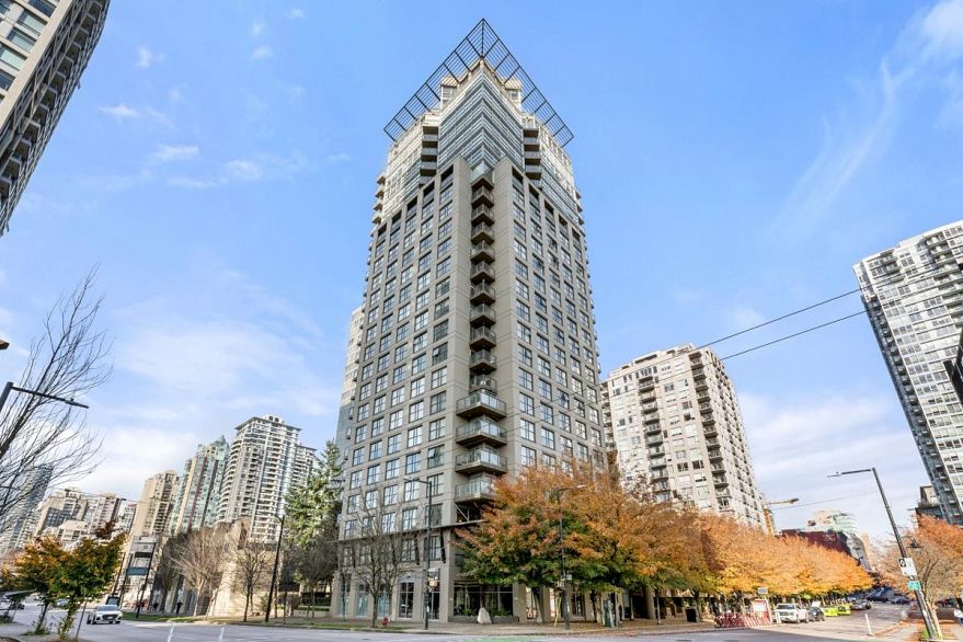 1902 989 Beatty Street