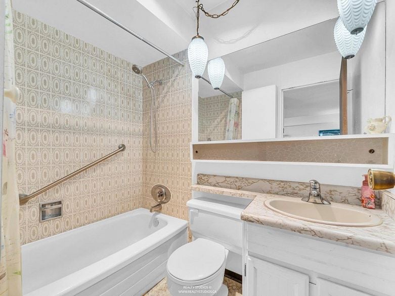 311 2121 W 6th Avenue