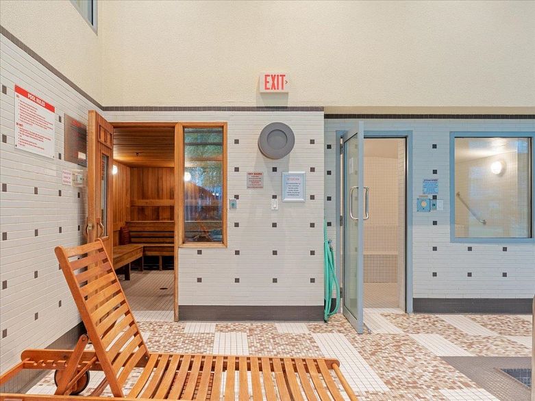 1008 590 Nicola Street