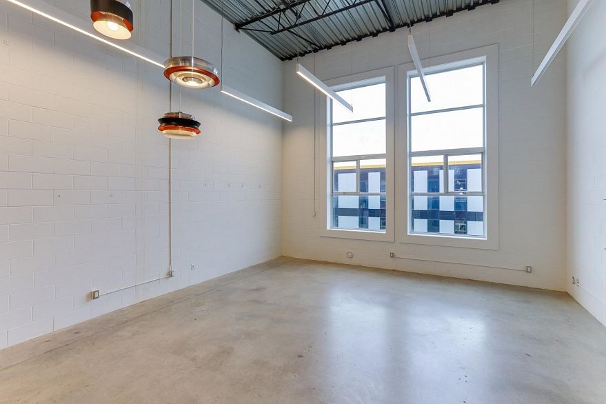 302 1220 E Pender Street