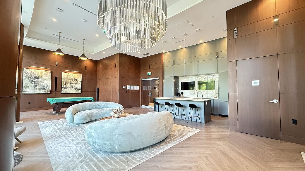 816 1768 COOK STREET, Vancouver BC V5Y 0N3