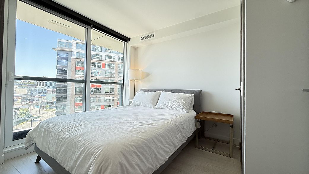 816 1768 COOK STREET, Vancouver BC V5Y 0N3