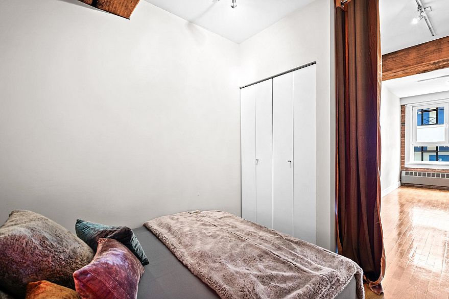 201 869 Beatty Street