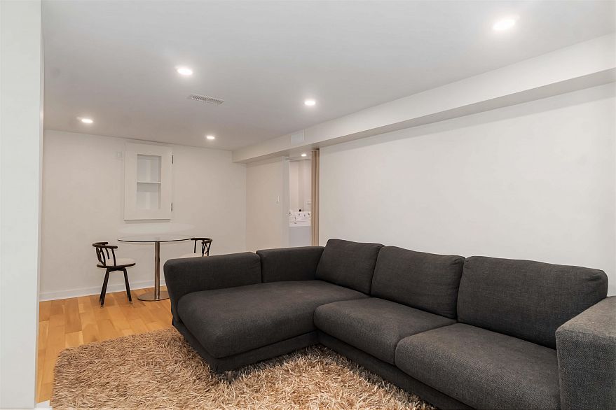 1120 Devonshire Crescent