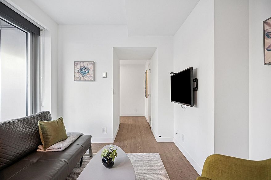 808 1480 Howe Street