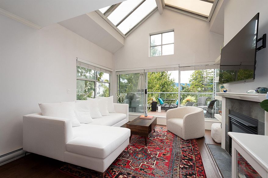 402 2250 W 3rd Avenue