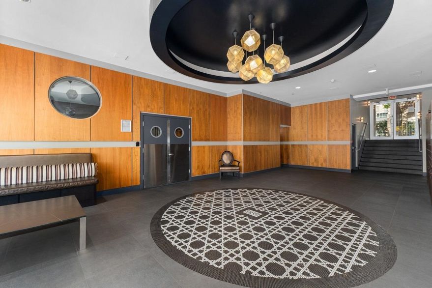 1902 989 Beatty Street