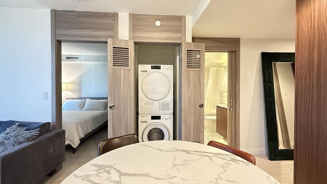 816 1768 COOK STREET, Vancouver BC V5Y 0N3