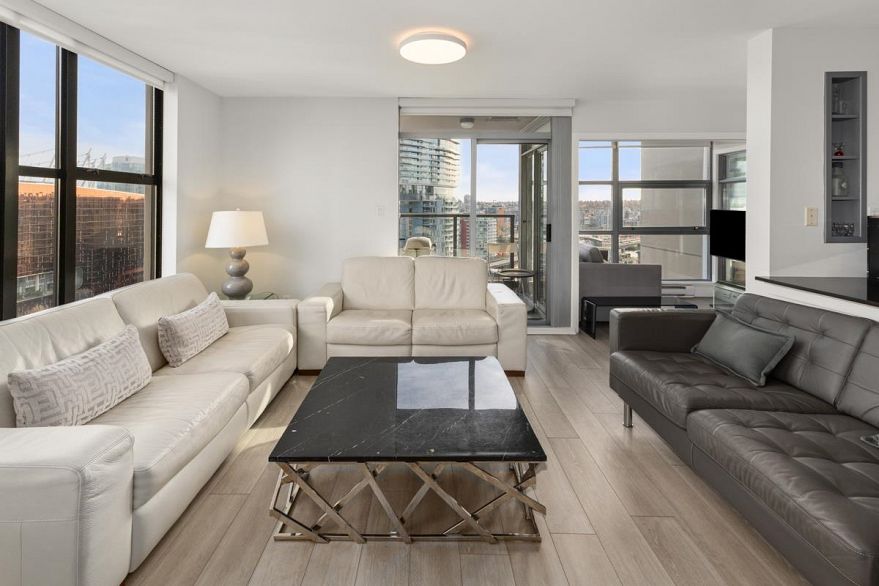 1902 989 Beatty Street