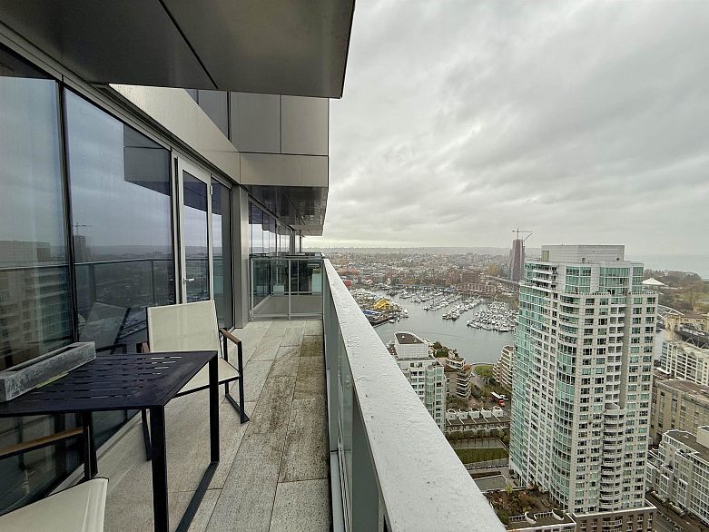 3605 1480 Howe Street