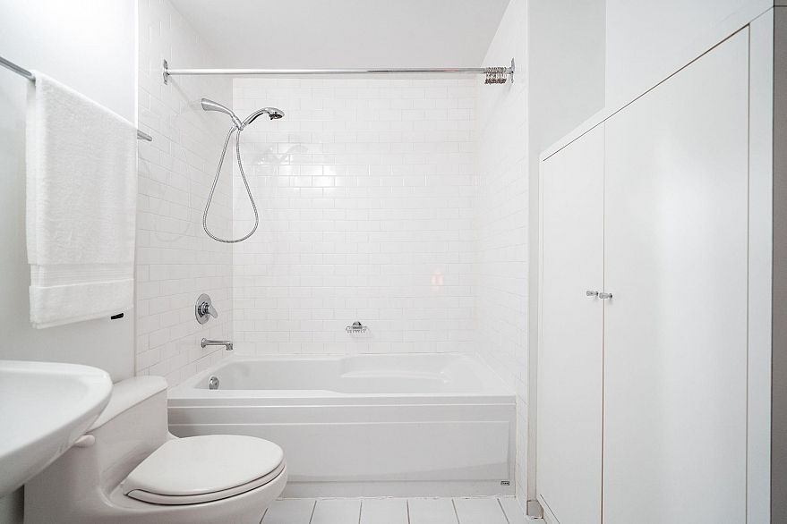 201 869 Beatty Street