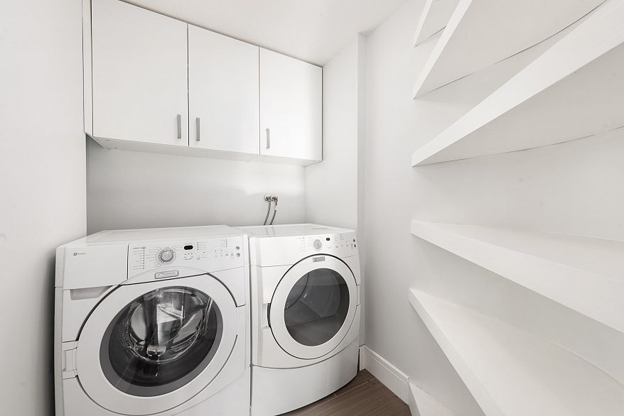 206 2988 Alder Street