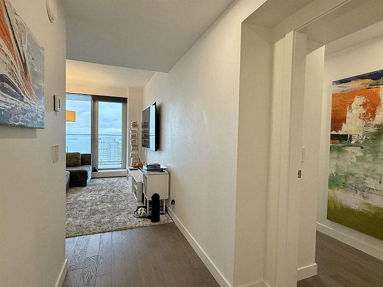 3605 1480 Howe Street