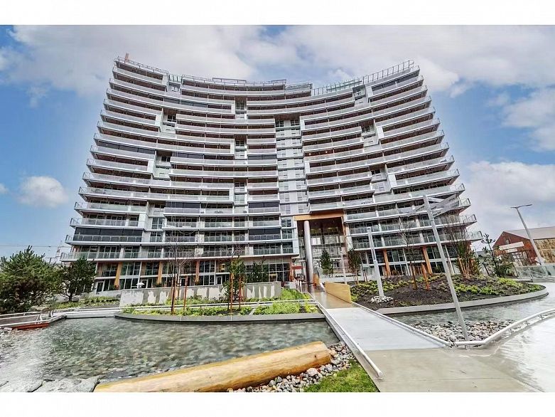 816 1768 COOK STREET, Vancouver BC V5Y 0N3