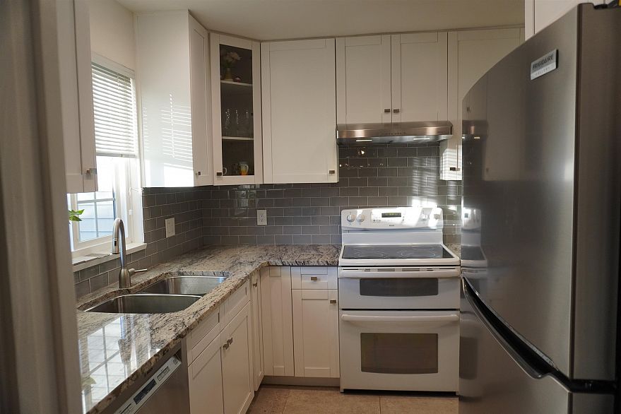 106 1868 E 11th Avenue