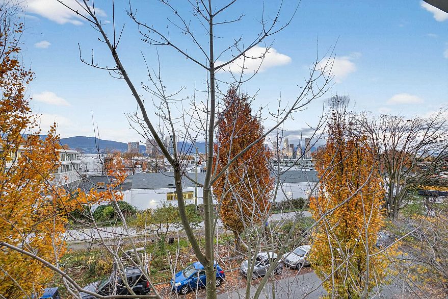 210 1777 W 7th Avenue