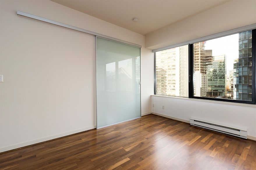 615 1333 W Georgia Street