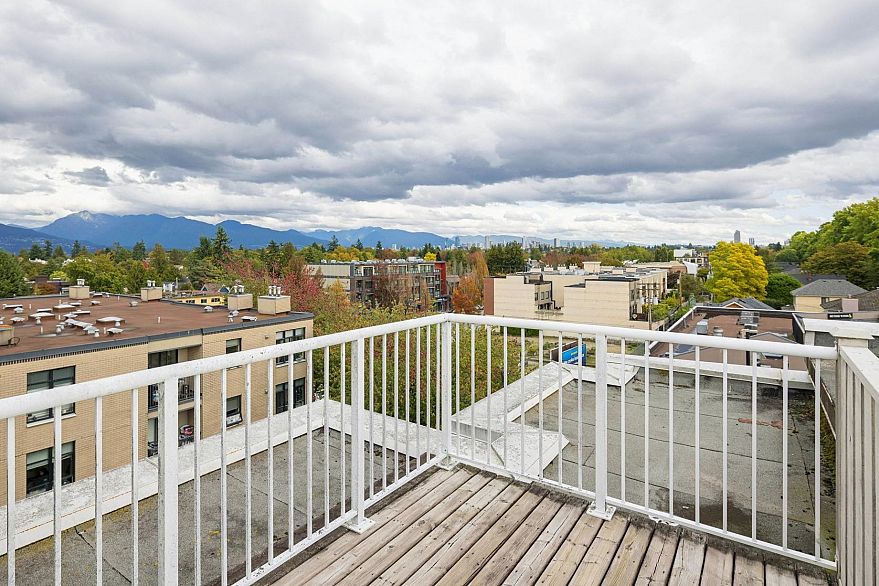 311 3727 W 10th Avenue