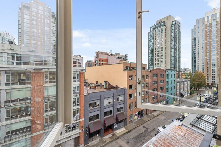 412 1216 Homer Street