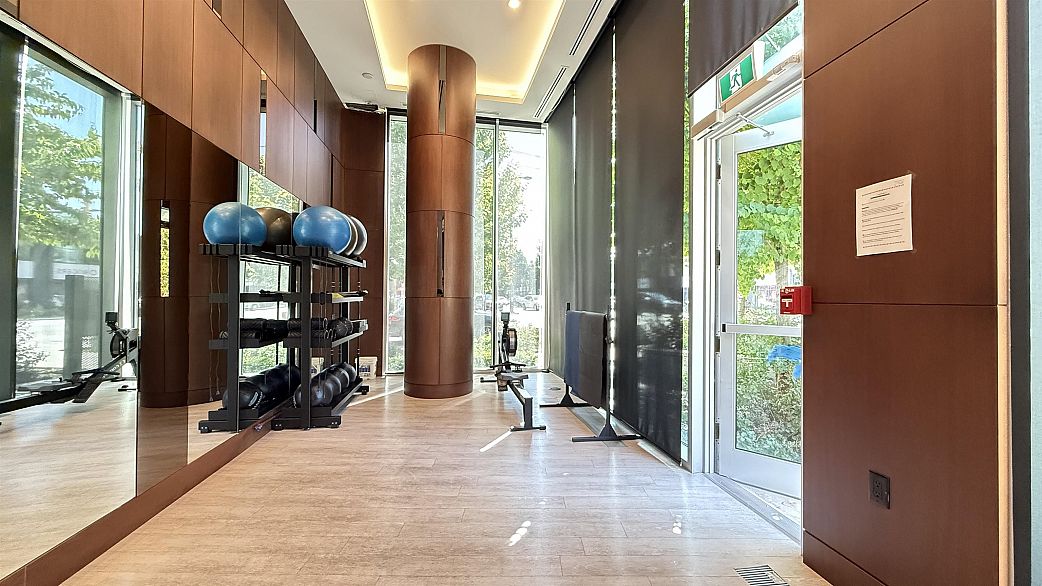 816 1768 COOK STREET, Vancouver BC V5Y 0N3