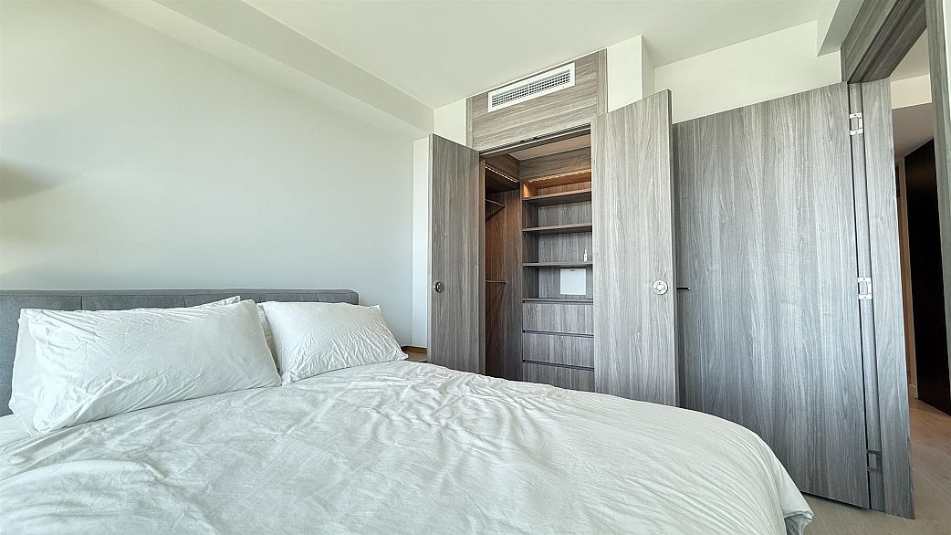 816 1768 COOK STREET, Vancouver BC V5Y 0N3