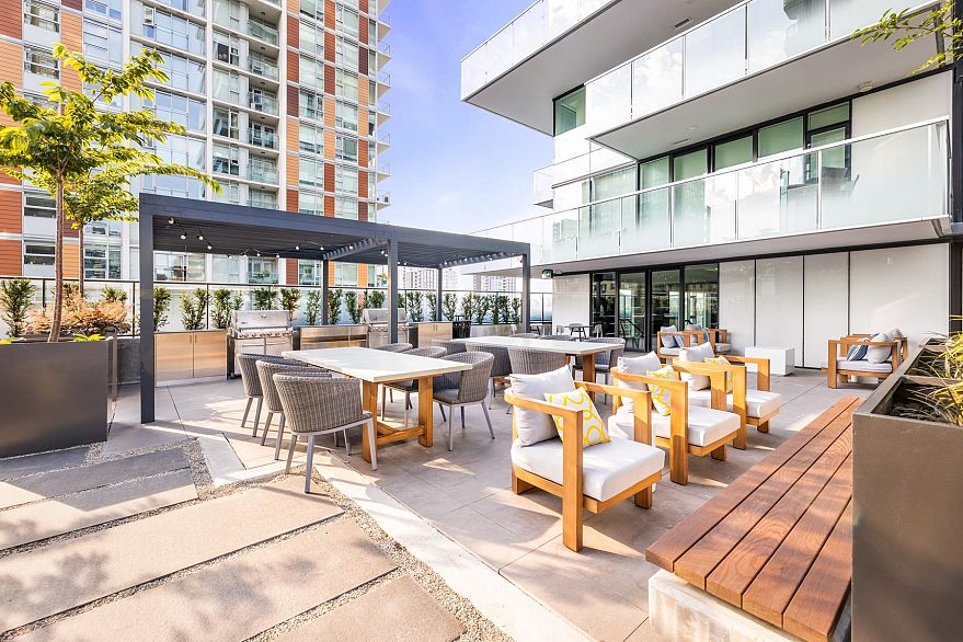 3303 1335 Howe Street