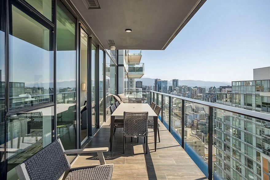 3303 1335 Howe Street