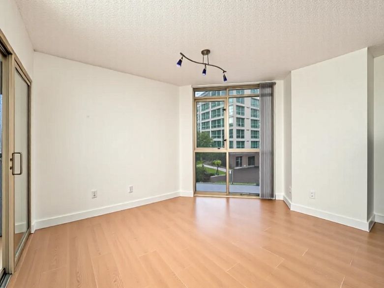 601 867 Hamilton Street