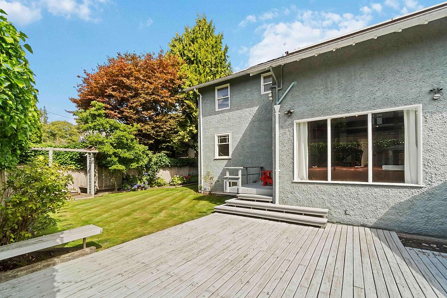 1120 Devonshire Crescent