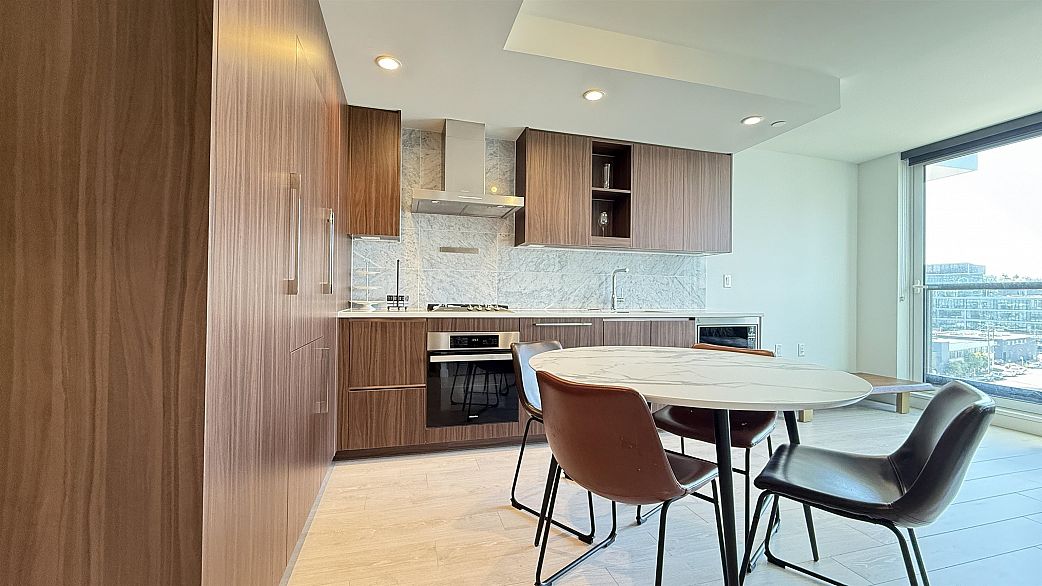 816 1768 COOK STREET, Vancouver BC V5Y 0N3