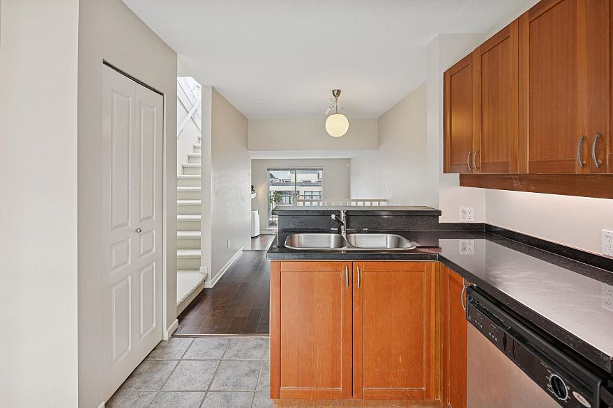 311 3727 W 10th Avenue