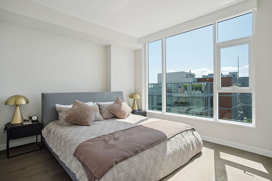 3303 1335 Howe Street