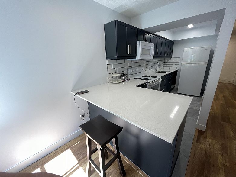 312 1215 Pacific Street