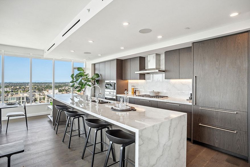 3303 1335 Howe Street