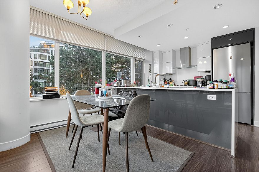 210 1777 W 7th Avenue