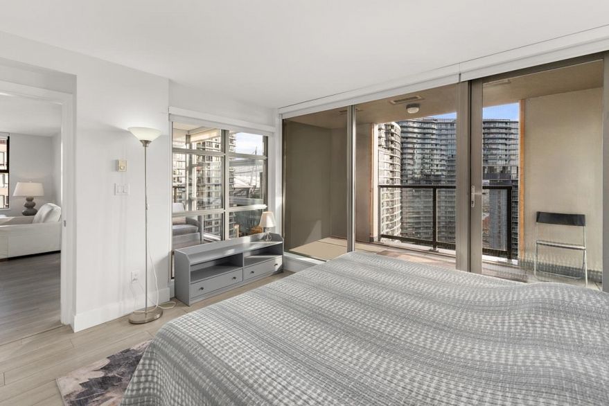 1902 989 Beatty Street