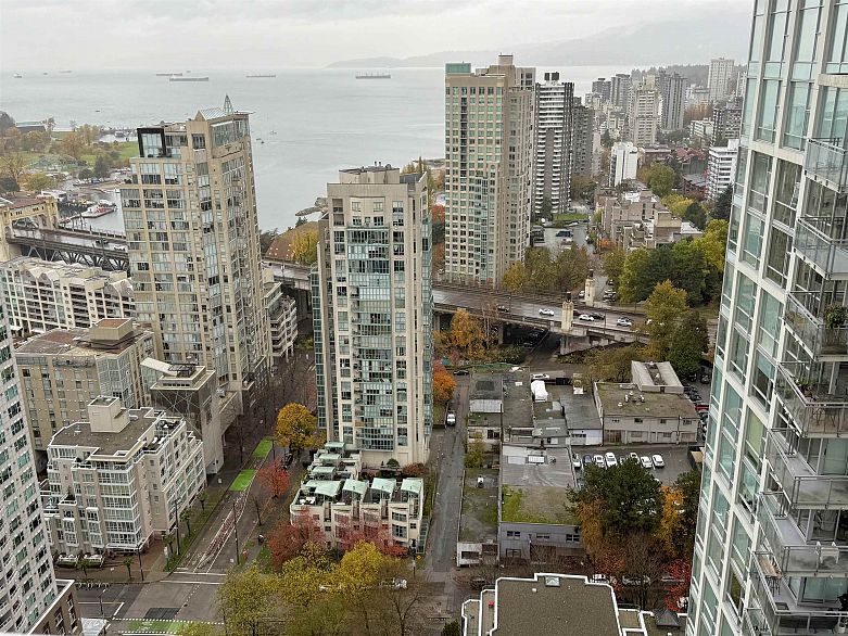 3605 1480 Howe Street