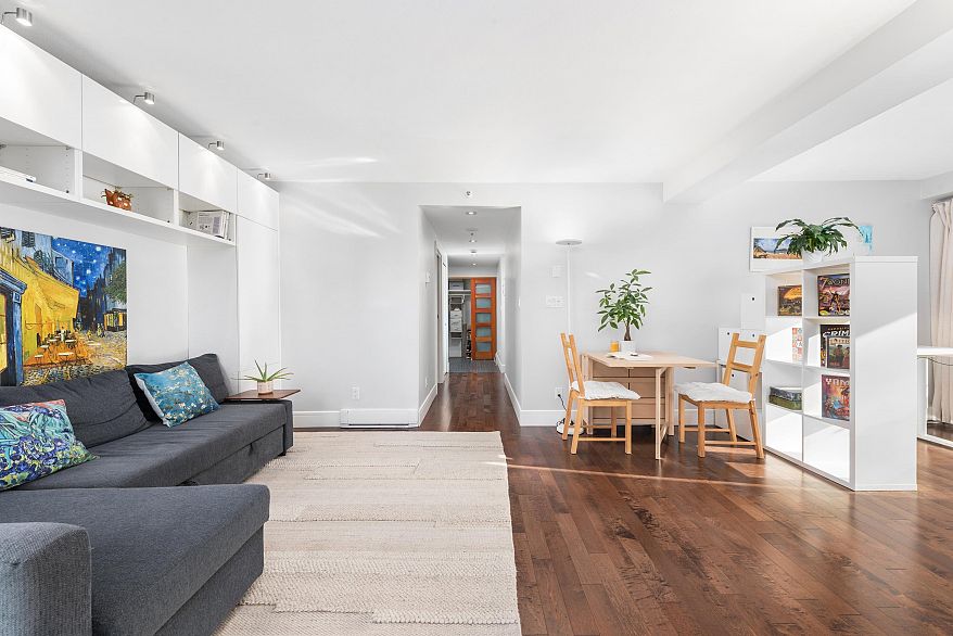 206 2988 Alder Street