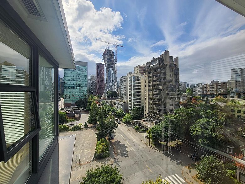 1001 1723 Alberni Street