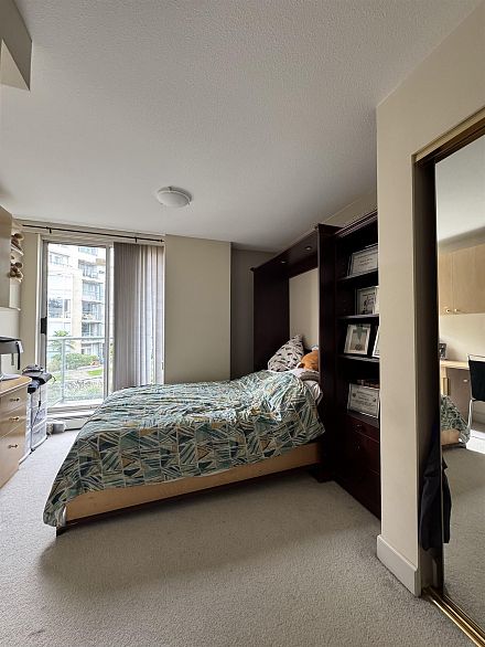 122 1228 Marinaside Crescent