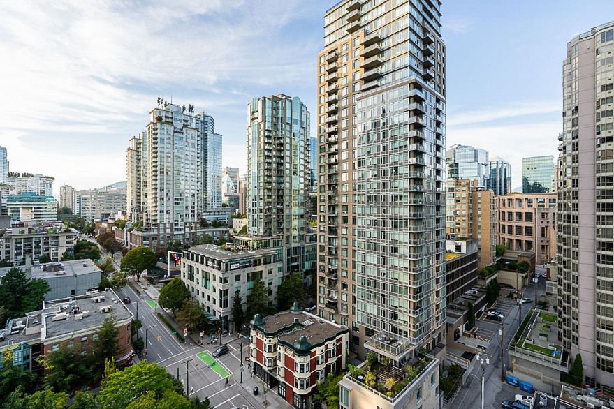 1708 909 Mainland Street